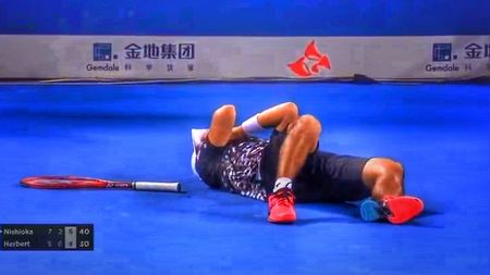 „Și-a pierdut complet mințile! S-a autodistrus”. Numărul 52 ATP a cedat psihic pe teren și a făcut câteva gesturi de neimaginat: a pierdut game-ul imediat pentru încălcarea conduitei pe teren!