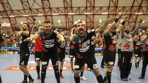 Dinamo a câștigat Grupa D a Ligii Campionilor și va juca pe teren propriu returul barajului pentru optimile Ligii Campionilor. Adversarul îl va afla duminică seara: 90% Sporting Lisabona, 10% Tatran Preșov
