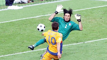 "Înainte să înscriu, Buffon i-a cerut mingea lui Zambrotta"