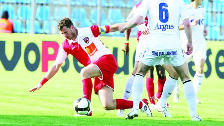 Rednic i-a pus banderola pe braț lui `Săgeată`