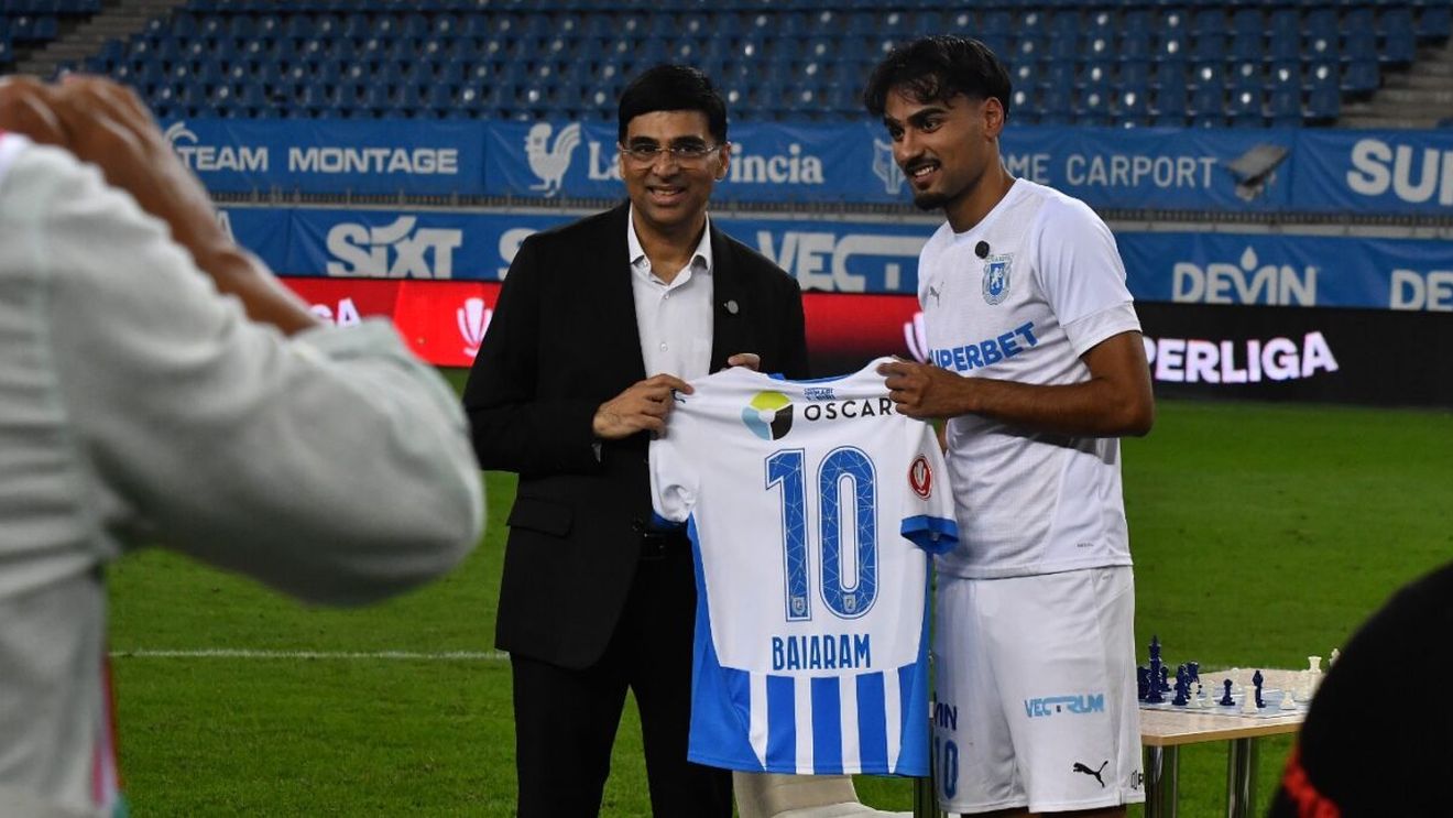 Ce făcea Ştefan Baiaram în timp ce Mirel Rădoi primea îngrijiri medicale în vestiarul Universităţii Craiova