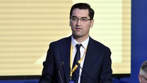 Florin Prunea, atac dur la adresa lui Răzvan Burleanu: „El merge la emisiuni doar dacă are întrebările aranjate! Altfel nu vorbește despre fotbal” | VIDEO EXCLUSIV ProSport Live