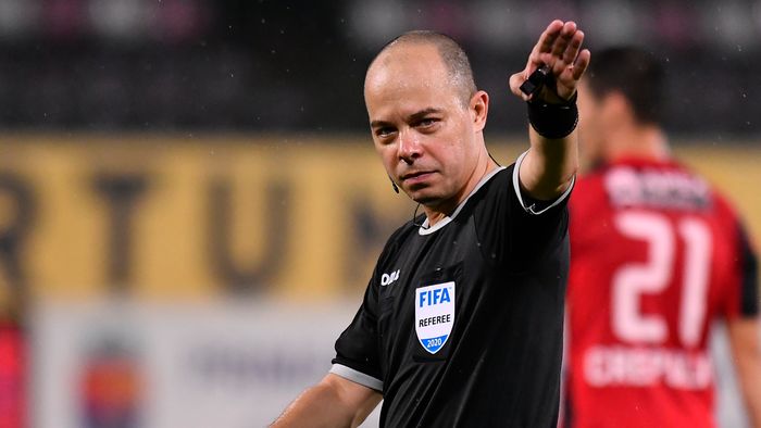 Marius Avram a dat verdictul despre cea mai controversată fază din FCSB - CFR Cluj 1-1. Dan Petrescu a țipat ca din gură de șarpe că a fost penalty
