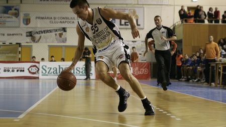 PLOIEȘTI - "U" CLUJ 74-79** Ceasul bun