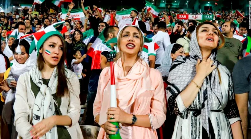 Presiunile FIFA au dat roade. Femeile din Iran au liber pe stadion la meciul cu Cambodgia