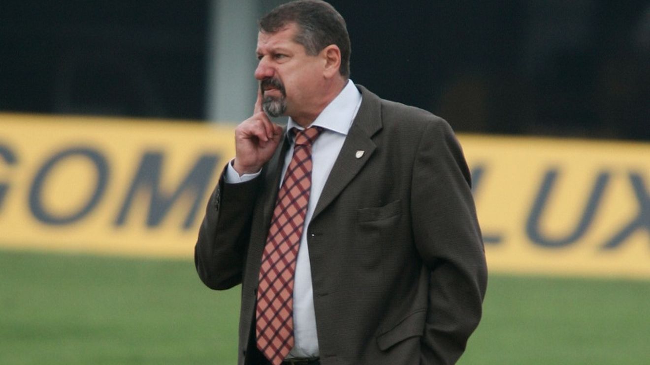 "Dacă vrei să antrenezi pe Dinamo, nu-ți iei geanta și pleci!** Sabău a cedat prea ușor!" TU CE CREZI?