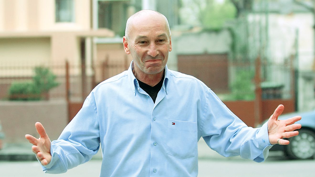 "Jos dictatura de la FRT!"