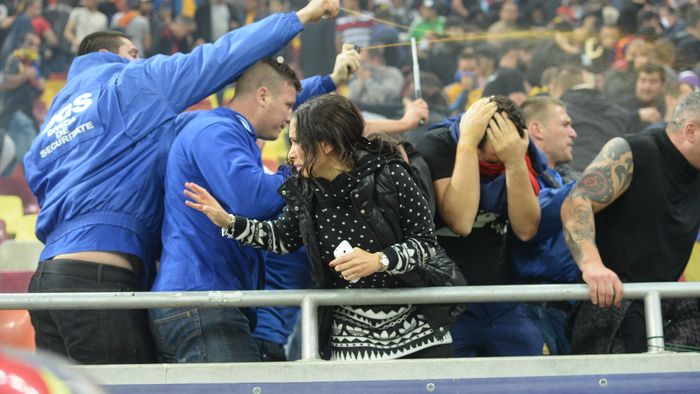 UEFA judecă astăzi incidentele petrecute la meciul dintre România și Ungaria. Anunțul oficial va fi făcut luni