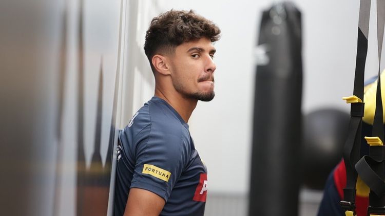 Florinel Coman are ofertă cu salariu de 700.000 de euro de la Gigi Becali şi a ales să ia decizia alături de familie, de Crăciun