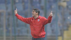 "Lăcătuș nu a făcut bine că a 'dat-o' pe jucători!"