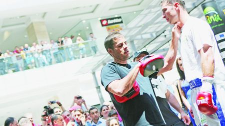 Bute e pregătit să înfrunte un public ostil la Nottingham:** "Știe că fanii ar putea să-l scuipe când urcă în ring"