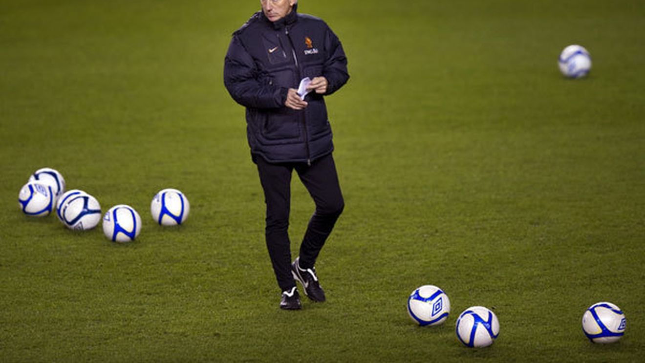 Olandezii vor continuitate!** Bert van Marwijk își prelungește până în 2016 contractul cu "portocala mecanică"