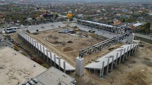 Autoritățile județene dau bani ca stadionul-lego din Timișoara să fie gata în termen, dar cer, la schimb, bani pentru Știința Poli!