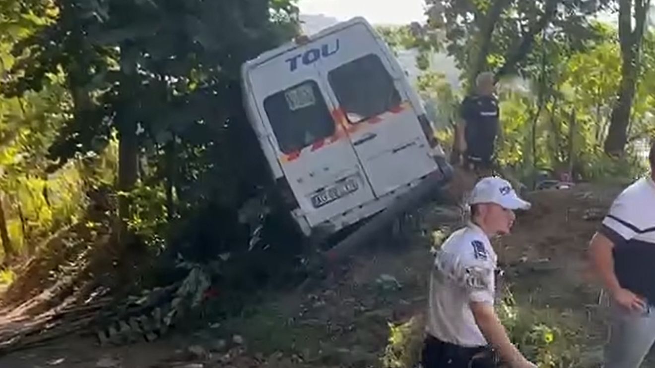 Surse ProSport: „Unii fotbaliști de la Dinamo 2 n-au vrut să se urce în microbuzul care a făcut accident când au văzut șoferul de 83 de ani!”