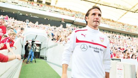 A fost dorit la națională în locul lui Victor Pițurcă, dar Anghel Iordănescu i-a luat fața. Acum a preluat locul 13 din Bundesliga