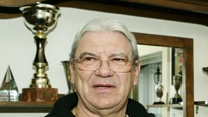 Ienei: "Cu un ochi plâng, cu unul râd"