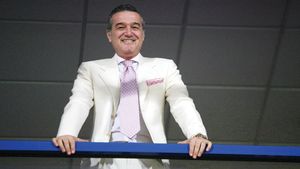 Becali a anunțat două transferuri la FCSB! "Azi o să vină". Finanțatorul vicecampioanei a pecetluit soarta unui fotbalist sosit în vară: "Nu mai rămâne!"