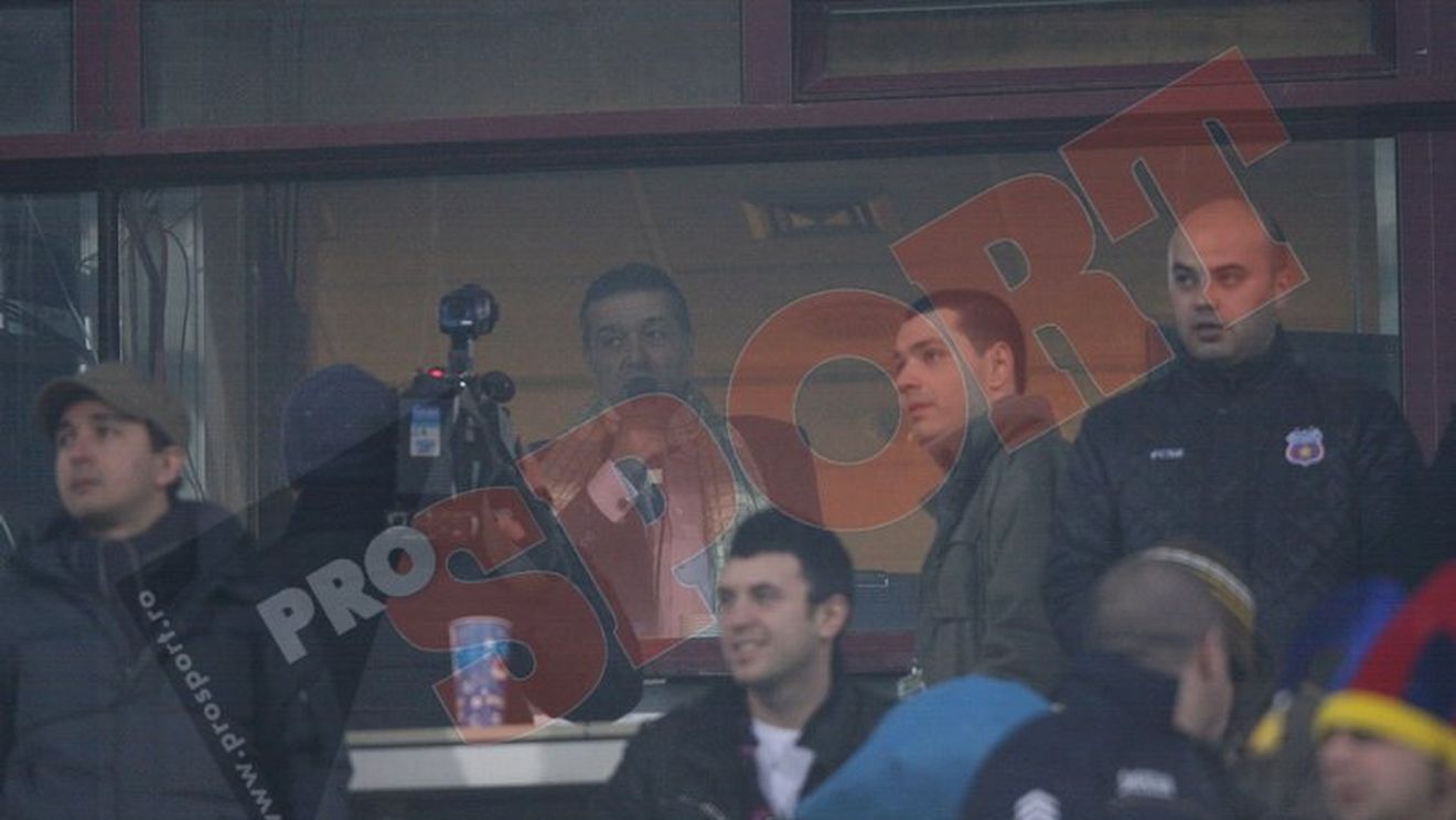 Becali îl trage la răspundere pe Stoichiță:** "Pentru ce i-am luat pe Karamyeni și pe Parpas?"