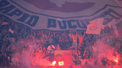 Torțe și fumigene în Giulești! Fanii Rapidului, scenografie spectaculoasă la derby-ul FCSB! Cum i-au ironizat ultrașii conduși de Mustață. „Cât mai este ajutorul social?” | VIDEO & FOTO