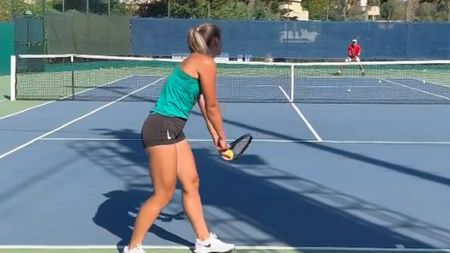 O jucătoare din WTA a inventat o nouă tehnică la serviciu, dar a fost ironizată de adversară: „Mă ia somnul!" Moment hilar în timpul meciului | VIDEO