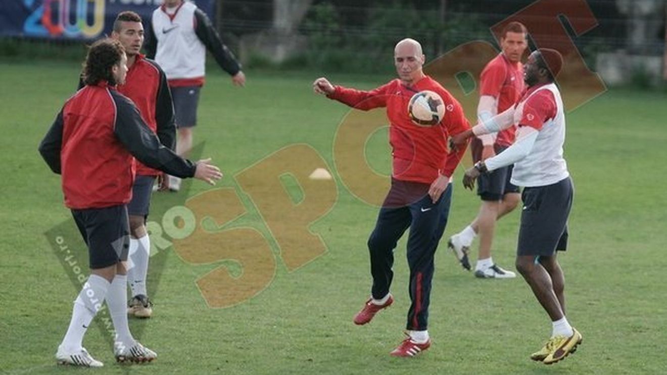 Revoltă! Jucătorii aduși de Mandorlini s-au răsculat împotriva lui Sorin Cîrțu!