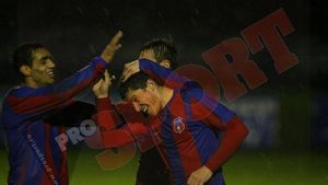 Gigi, în extaz:** "Tănase e excelent! Suntem demențiali în atac!"