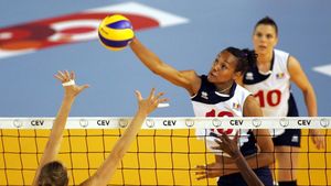 Nneka Onyejekwe, în fața unei serii incredibile. Românca va juca azi cu RC Cannes pentru al nouălea titlu consecutiv. Din 2007, Nneka a câștiga finalele jucate în România, Elveția și Franța 