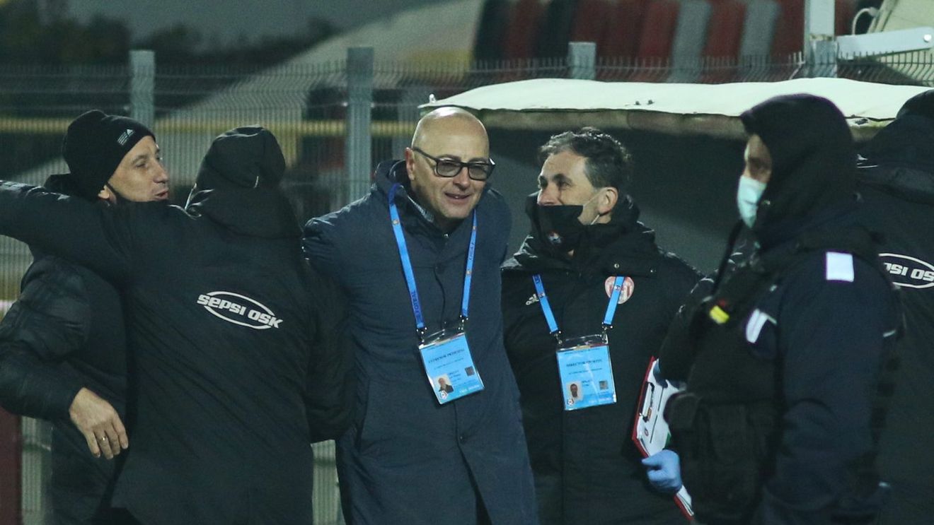 Leo Grozavu, depistat pozitiv cu COVID-19! Lipsește de pe bancă la meciul Universitatea Craiova - Sepsi Sfântu Gheorghe