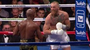 Mayweather l-a lovit pe McGregor și cu vorba în meciul secolului. Cuvintele "otrăvite" pe care americanul le-a aruncat între primele runde. "Am în continuare un IQ fabulos", se laudă omul cu 50 de victorii la profesioniști