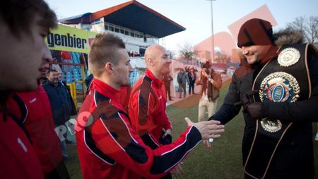 Și greii slăbesc:** Ciocan a dat jos 11 kilograme pentru gala de la Galați! FOTO "Hammer", față în față cu jucătorii de la Oțelul Galați