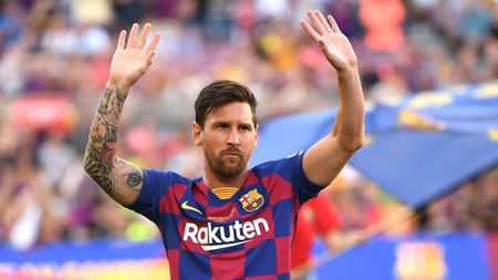 Leo Messi, foarte aproape de o accidentare horror! Faza care îl putea trimite pe argentinian direct la spital în timpul meciului Barcelona - Napoli | VIDEO