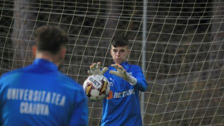 Atenție, Gigi Becali: Universitatea Craiova are un nou portar cu potențial uriaș! Cine e puștiul de 15 ani care o poate lua pe urmele lui Andrei Vlad