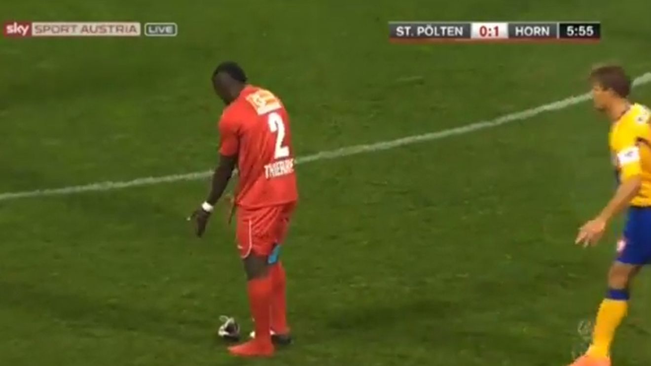 VIDEO - A alergat desculț tot terenul și a reușit unul dintre cele mai frumoase goluri din această săptămână