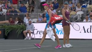 Scântei între două jucătoare de top la Charleston! Belinda Bencic și Shelby Rogers și-au aruncat cuvinte grele în timpul meciului | VIDEO