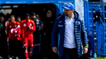 A început cu ”nu comentez arbitrajul”, dar a ajuns să spună că adversarii meritau cartonașul roșu și minutele de prelungire au fost puține. Reacția lui Florin Maxim după ce Corvinul a pierdut cu Sepsi OSK