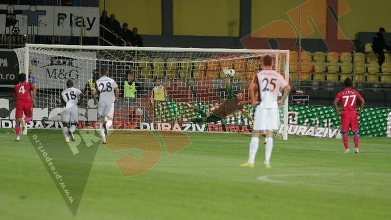 Îi dă dreptate lui Alex Bourceanu:** "Steaua a jucat un fotbal bun în prima repriză la Mediaș! Arbitrajul a fost varză"