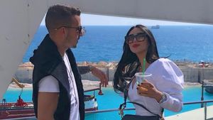 Fotbalistul şi soția lui, model, au fost jefuiți. Hoții le-au pus arma la cap