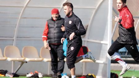 Pulhac stă modest fizic, însă e BETON la capitolul psihic!** Așa a râs de unul din noii săi colegi: "Și dacă nu are valoare, tot nu pot să spun" :)