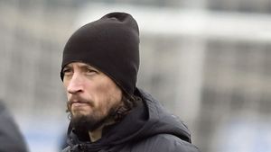 Ovidiu Petre se luptă cu o boală gravă! Drama analistului video de la FCSB: a fost operat şi acum e în refacere. SPECIAL