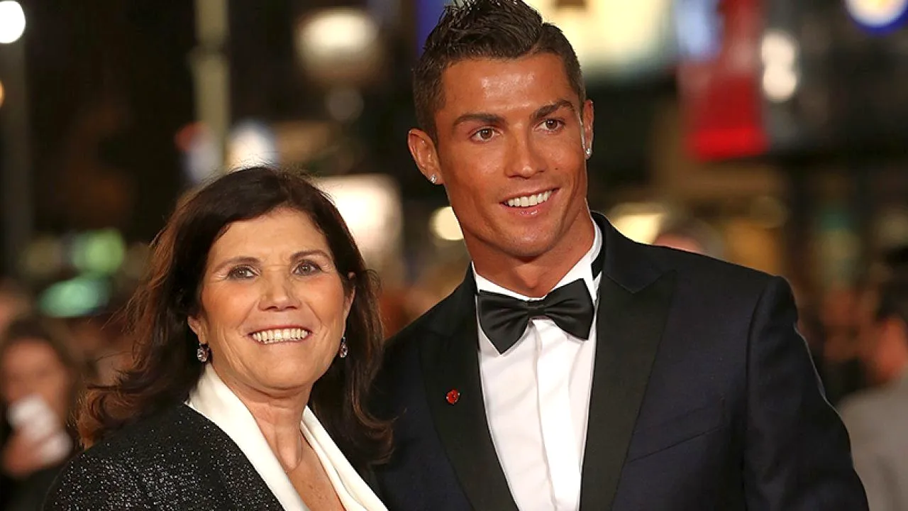 Momente dificile pentru Cristiano Ronaldo! Mama portughezului a fost transportată de urgență la spital