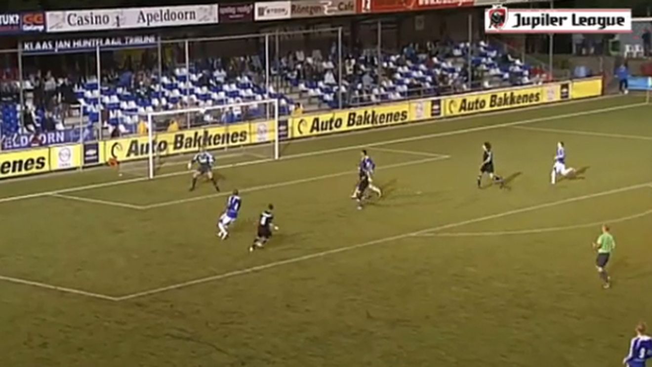 VIDEO L-a hipnotizat pe portar!** Vezi un lob de senzație