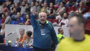 Replică amuzantă a lui Gheorghe Tadici în timp ce echipa zălăuană era umilită de campioana CSM București! „Așa este când te arbitrează Bucureștiul" | REZULTATELE primei etape