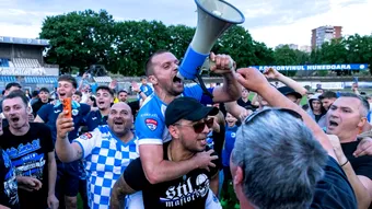 Corvinul revine în prima ligă după 34 de ani, Alexandru Neacșa se întoarce după 12! Căpitanul ”corbilor” e legendă la Hunedoara: ”Știu cât de mult mă iubește toată lumea”