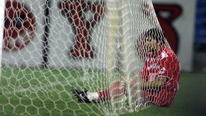 EXCLUSIV | "Adi, nu-ți mai dau penalty pentru că e diferența destul de mare". Cum a trăit Mihalcea coșmarul cu Foresta: "Stăteam, mă relaxam și venea doctorul să mă anunțe"