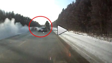 VIDEO Accident șocant! Ce face INCONȘTIENȚA la volan. Depășirea după care trei oameni au ajuns în stare gravă la spital