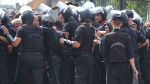 500 de fani unguri,** așteptați în Gara de Nord de jandarmi