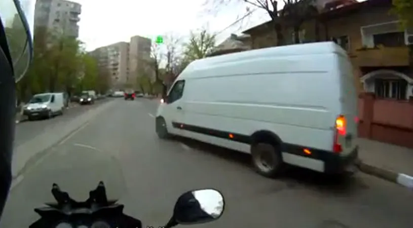 VIDEO Șofer inconștient! Aceasta este una dintre cauzele pentru care MOR motocicliști în România