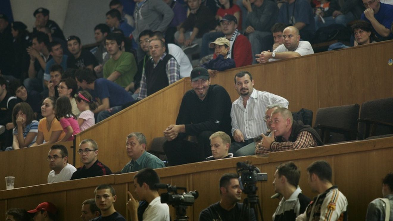 Big Ghiță crește pitici