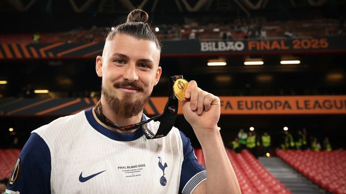 Radu Drăguşin depinde de marea decizie a lui Daniel Lewy. Postecoglou va fi dat afară: un nume important de la Manchester United a fost propus