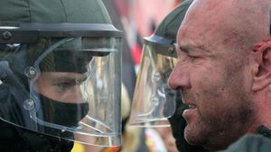 VIDEO ȘOCANT/ Un suporter brazilian împușcat în cap de un polițist!